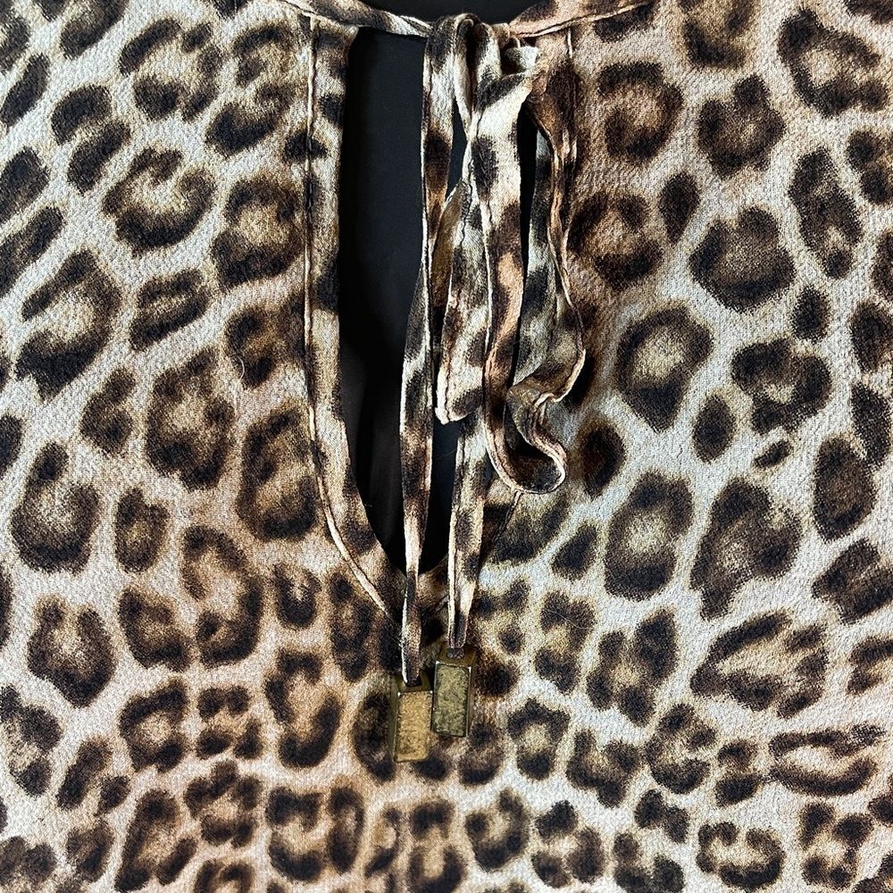Chico’s Black Label Leopard Print Blouse | Women’s Size 1| Lightweight Flowy Top - Picture 2 of 5